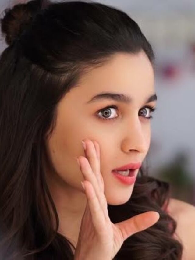 फेस टोनर लगाने के ये हैं 8 अनोखे फायदे